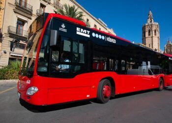 EMT Valencia mantiene la gratuidad para menores hasta los 14 años y seguirá aplicando descuentos