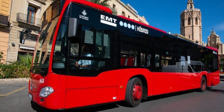 EMT Valencia mantiene la gratuidad para menores hasta los 14 años y seguirá aplicando descuentos