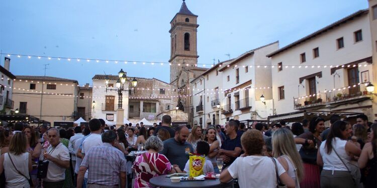 La II Feria de Microbodegas llega a la plaza de la Villa de Requena este próximo fin de semana