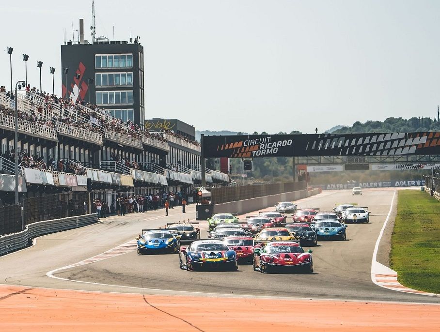 La Ferrari Challenge llega al Circuit Ricardo Tormo con un fin de semana de carreras gratuitas