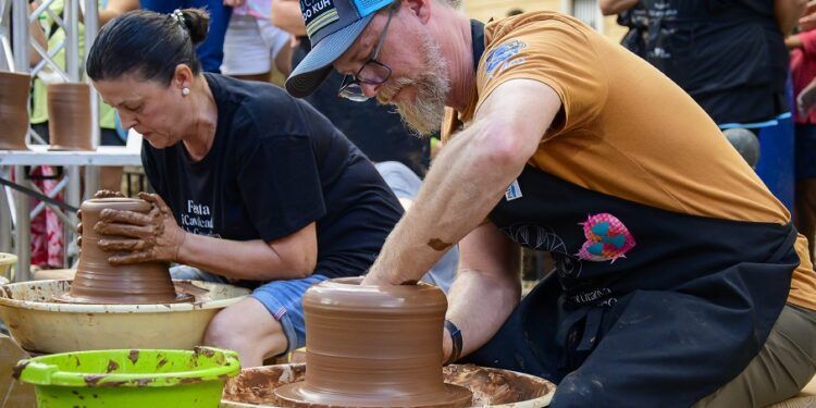 Manises será capital de la creatividad cerámica con la Festa i Cavalcada de la Ceràmica 2025