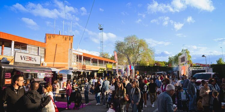 La Liga Burger llega a Oliva con hamburguesas épicas, música en directo y zona kids junto al mar