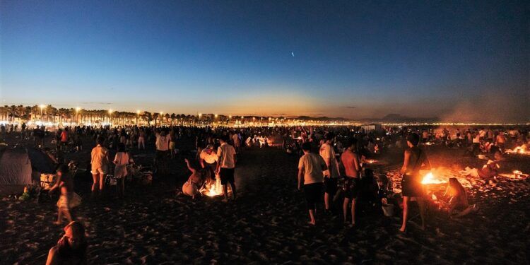 Noche de San Juan 2025 en Valencia, guía con toda la información y detalles del gran operativo