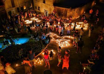 Noche de las Velas de Titaguas 2025: más de 30.000 cirios llenarán de luz las calles titagueñas