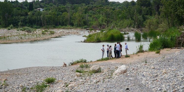 Pedralba desaconseja el baño en el Turia en su término y prohíbe el acceso con vehículos al río