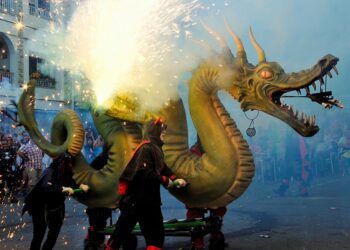 Regresa a Cervera del Maestre la gran trobada de dragones, bestias de fuego y collas de diablos