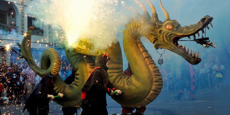 Regresa a Cervera del Maestre la gran trobada de dragones, bestias de fuego y collas de diablos