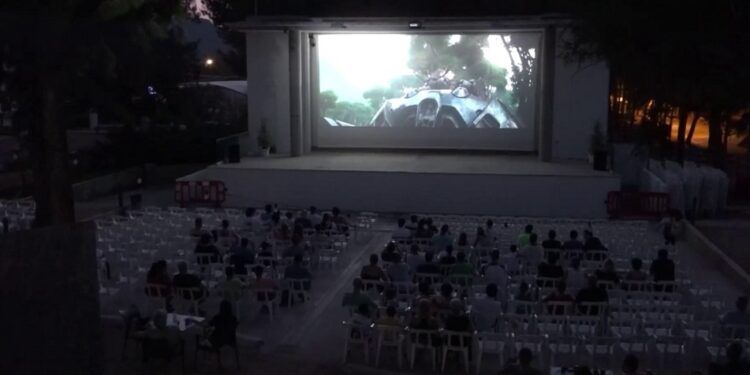 El cine de verano regresa a Riba-roja de Túria con proyecciones de pago y películas gratuitas