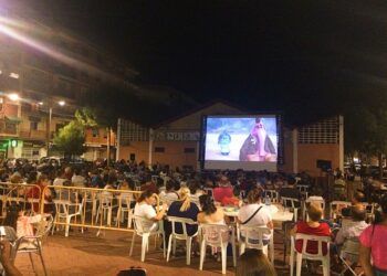 Cine de verano gratuito en Manises 2025: este es el programa completo en el Parque de los Filtros