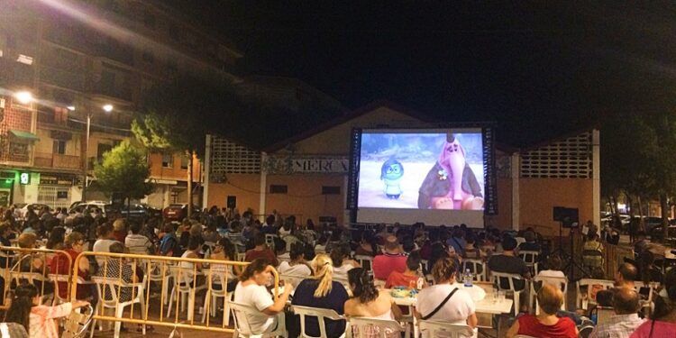 Cine de verano gratuito en Manises 2025: este es el programa completo en el Parque de los Filtros