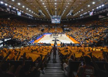 El Valencia Basket se despide de la Fonteta con un partido homenaje de leyendas del baloncesto