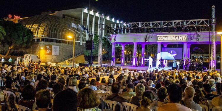 Valencia se llena en julio de espectáculos gratis al aire libre con monólogos, teatro, circo y magia