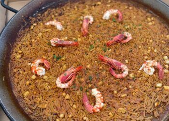 Un restaurante de la ciudad de Valencia cocina la mejor fideuà del mundo en 2025