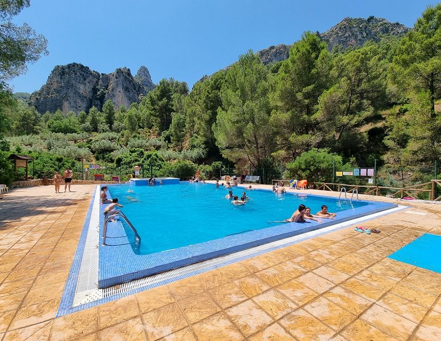 Así es la preciosa piscina de agua salada natural ubicada en un pueblo del interior de Valencia