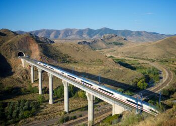 Regresa el programa Verano Joven con descuentos de hasta el 90 % para viajes en autobús y tren