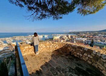 Dénia, entre mar y montaña: qué ver, hacer y saborear en esta ciudad que es joya del Mediterráneo