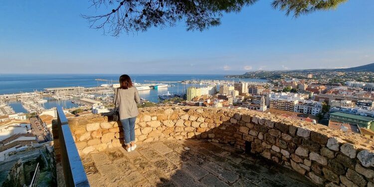 Dénia, entre mar y montaña: qué ver, hacer y saborear en esta ciudad que es joya del Mediterráneo