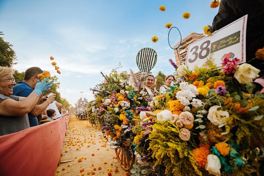 Batalla de Flores 2025 de Valencia: se lanzarán más de 1,3 millones de clavellones este domingo
