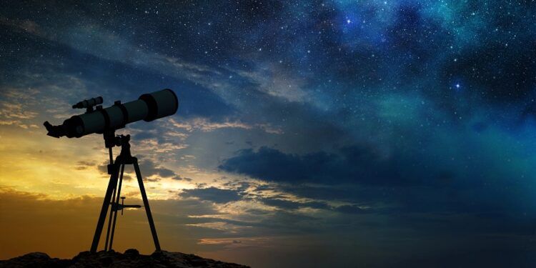 Regresan a Valencia las actividades gratuitas de observación del cielo nocturno con telescopios