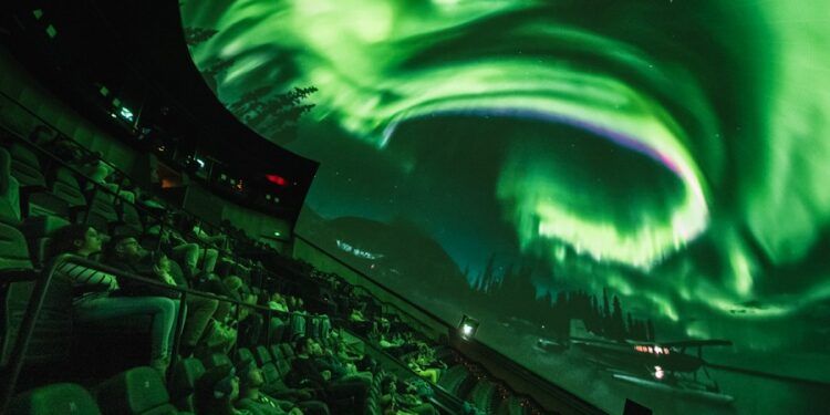 La Ciutat de les Arts i les Ciències propone un verano con planetarios en directo y exposiciones