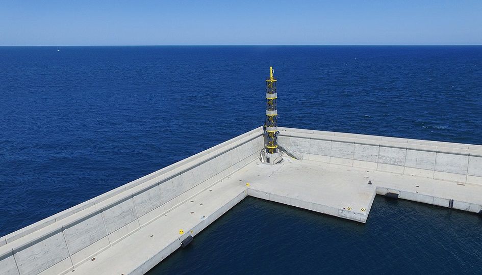 ¿Sabías que el faro de Valencia es el primero creado con materiales compuestos en su totalidad?