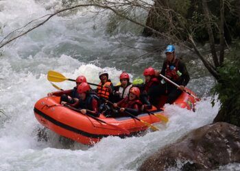 El mejor rafting de la Comunitat Valenciana con rápidos emocionantes está a 1 hora de Valencia