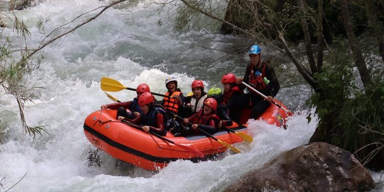 El mejor rafting de la Comunitat Valenciana con rápidos emocionantes está a 1 hora de Valencia