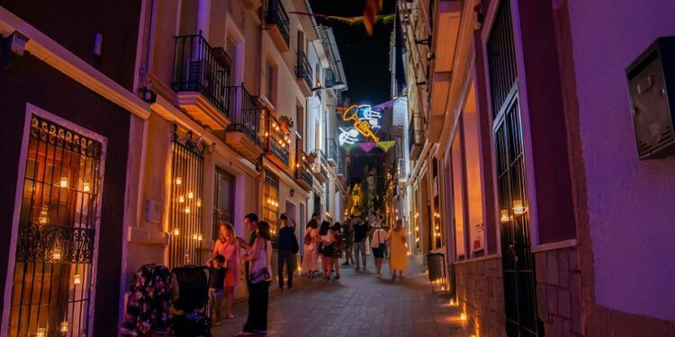 Actuaciones musicales y más de 15.000 velas iluminarán Busot en la Nit dels Ciris i Música 2025