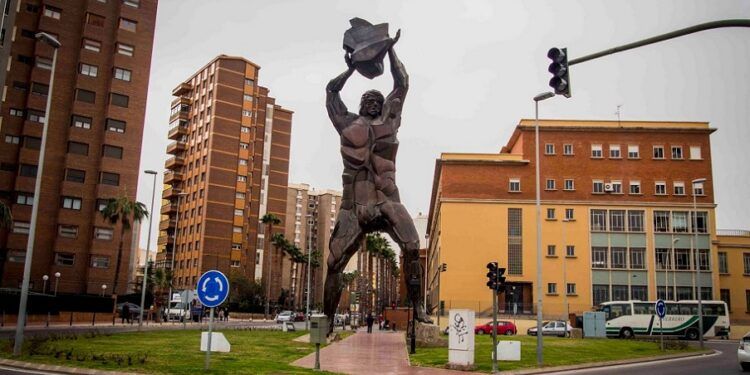 La escultura de hierro más alta de Europa está en la ciudad de Castellón de la Plana