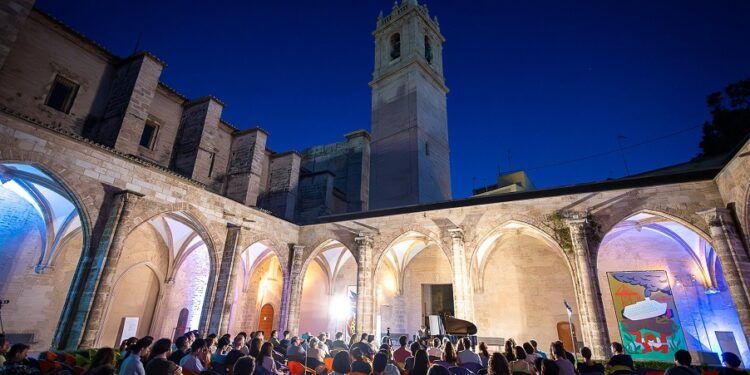 El claustro gótico del Centre del Carme de Valencia será escenario de 5 recitales de piano gratuitos