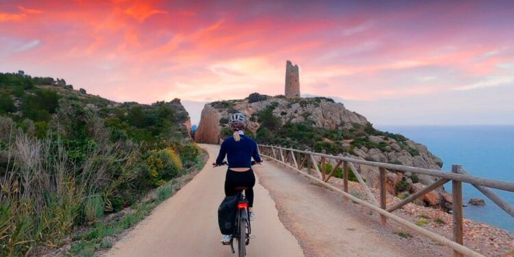 Con “CV Activa” elige tu empresa de turismo activo y ecoturismo para unas vacaciones inolvidables