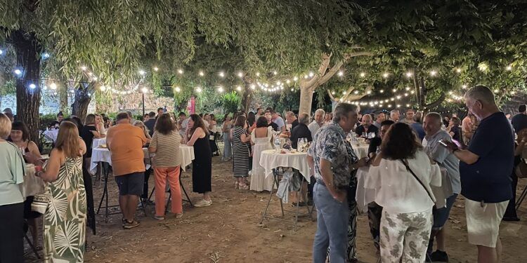 Viver prepara su gran fiesta del verano con barra libre de vinos, música en vivo y tapeo gourmet