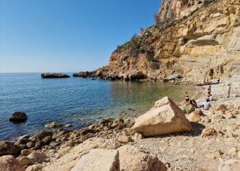 Cala Llebeig, una de las calas más salvajes y vírgenes de la costa alicantina