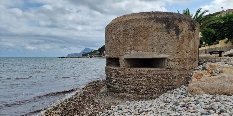 El Corredor Verde de Altea, una sencilla ruta que pasa por un afloramiento volcánico y un búnker