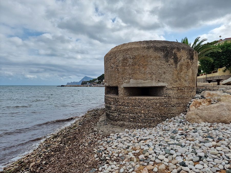 El Corredor Verde de Altea, una sencilla ruta que pasa por un afloramiento volcánico y un búnker