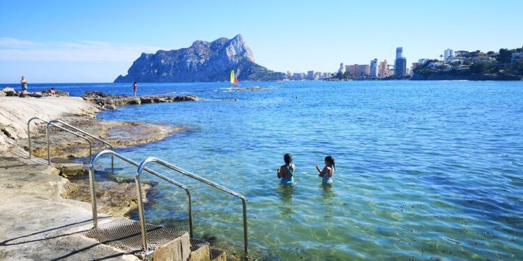Guía para descubrir las 6 calas de Benissa: rincones con encanto conectados por un sendero