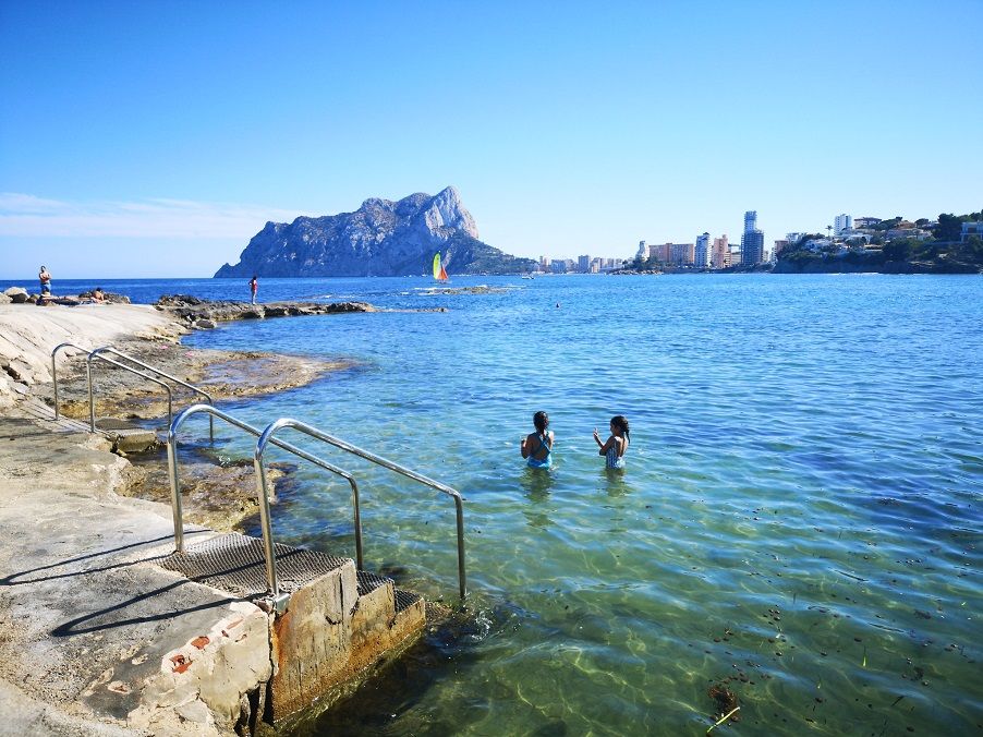 Guía para descubrir las 6 calas de Benissa: rincones con encanto conectados por un sendero