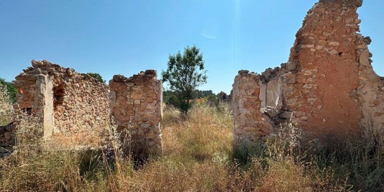Las casas de la Contienda: una histórica posada entre dos reinos visible desde la autovía A-3