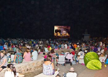 Regresa el cine de verano gratuito a las playas de 19 localidades de la provincia de Valencia
