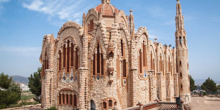 Novelda: el país del mármol, la uva y las especias con alma modernista e historia milenaria
