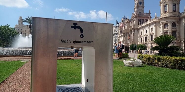Refugios climáticos y fuentes refrigeradas en Valencia para llevar mejor las altas temperaturas