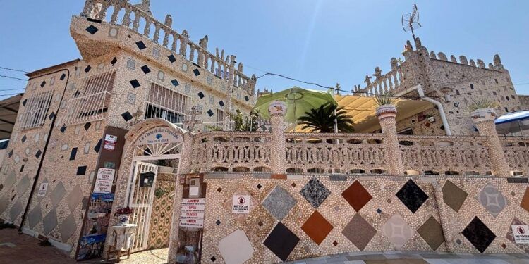 La Casa de las Conchas de Rojales, una joya visitable hecha a mano con miles de conchas marinas