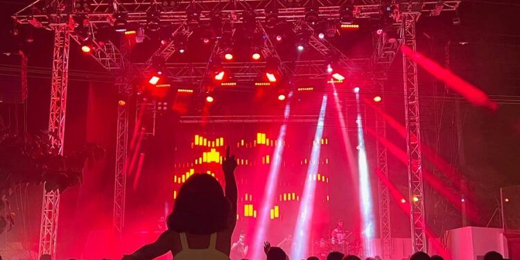 Orquestas, espectáculos y festivales remember gratuitos en las Fiestas de Tavernes Blanques 2025