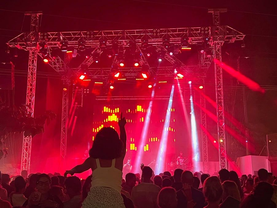 Orquestas, espectáculos y festivales remember gratuitos en las Fiestas de Tavernes Blanques 2025