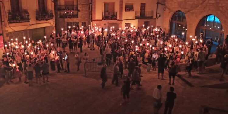 La Noche de las Hachas regresa a Castielfabib con dos días de artes escénicas, fuego y folklore