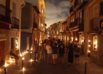 Sant Joan d’Alacant celebra su III Noche en Vela con más de 20.000 cirios, cultura y gastronomía