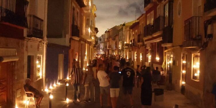 Sant Joan d’Alacant celebra su III Noche en Vela con más de 20.000 cirios, cultura y gastronomía