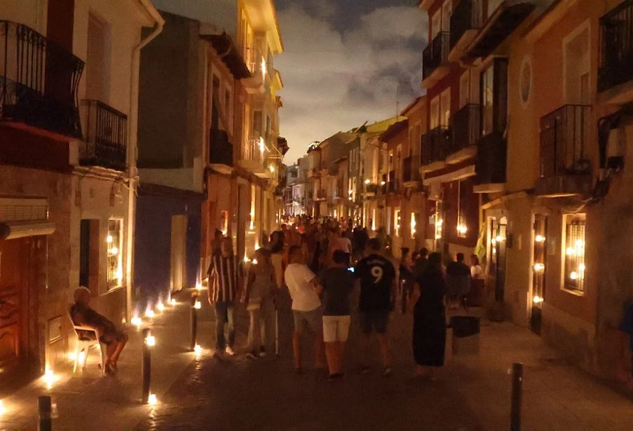 Sant Joan d’Alacant celebra su III Noche en Vela con más de 20.000 cirios, cultura y gastronomía