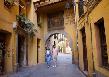 El primer incunable de carácter literario de la península ibérica se imprimió en Valencia en el s. XV