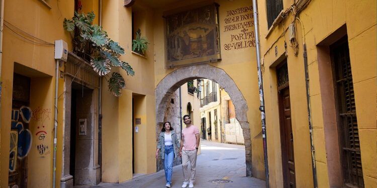 El primer incunable de carácter literario de la península ibérica se imprimió en Valencia en el s. XV